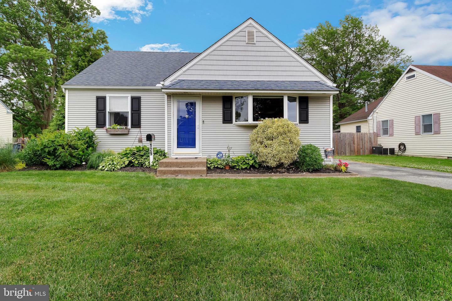 Property Photo: 129 School House Lane PA 19015
