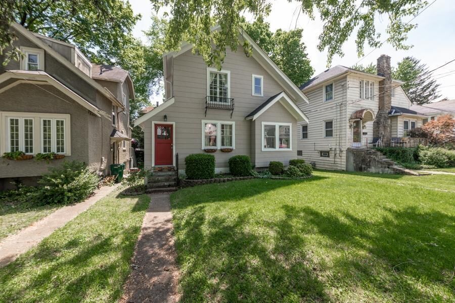 Property Photo: 2563 Ridgeland Pl OH 45212