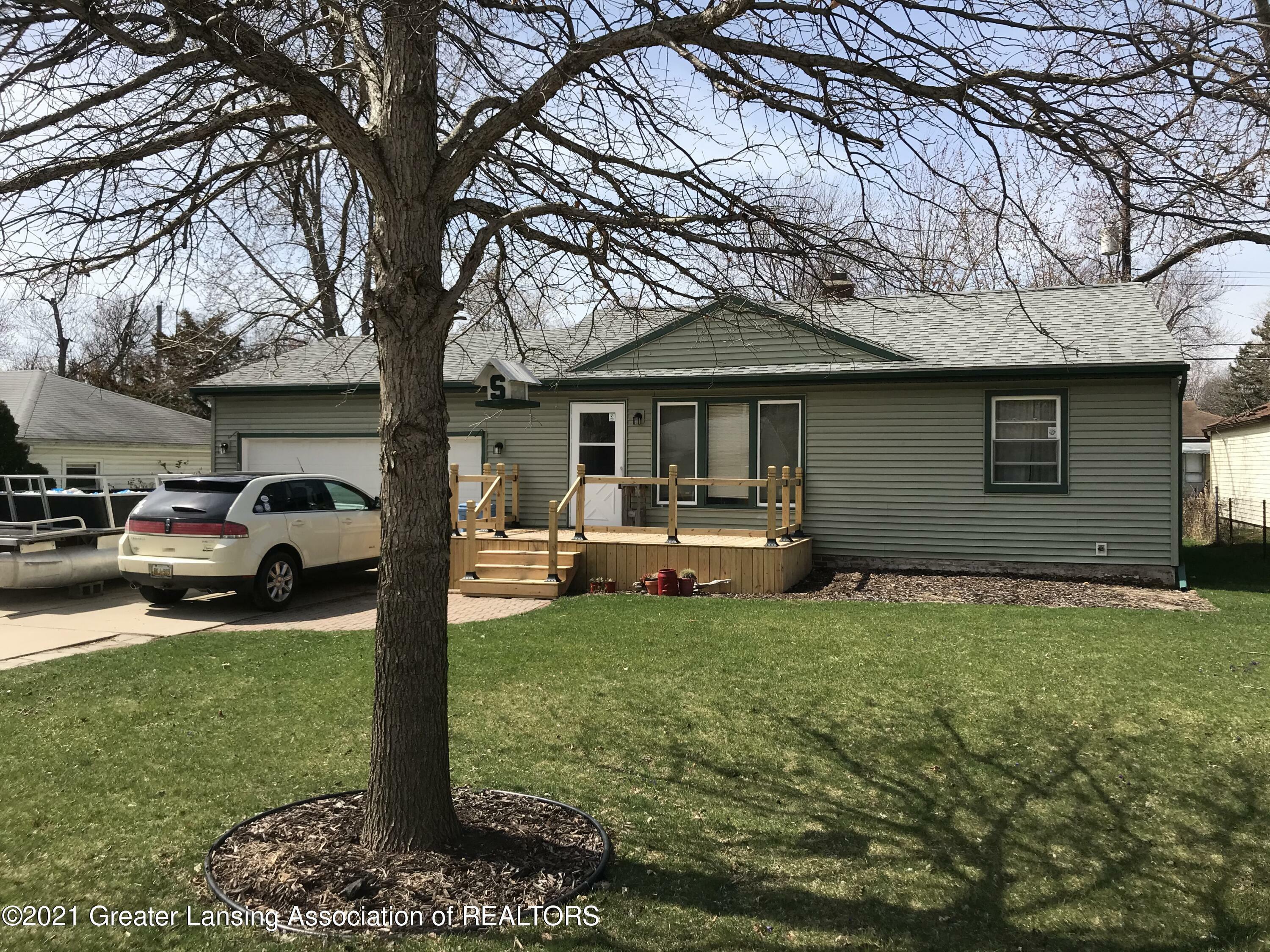 Property Photo:  2409 Westbury Road  MI 48906 