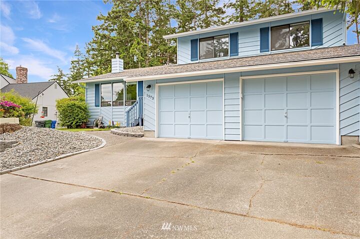 Property Photo: 1573 SW Putnam Drive WA 98277