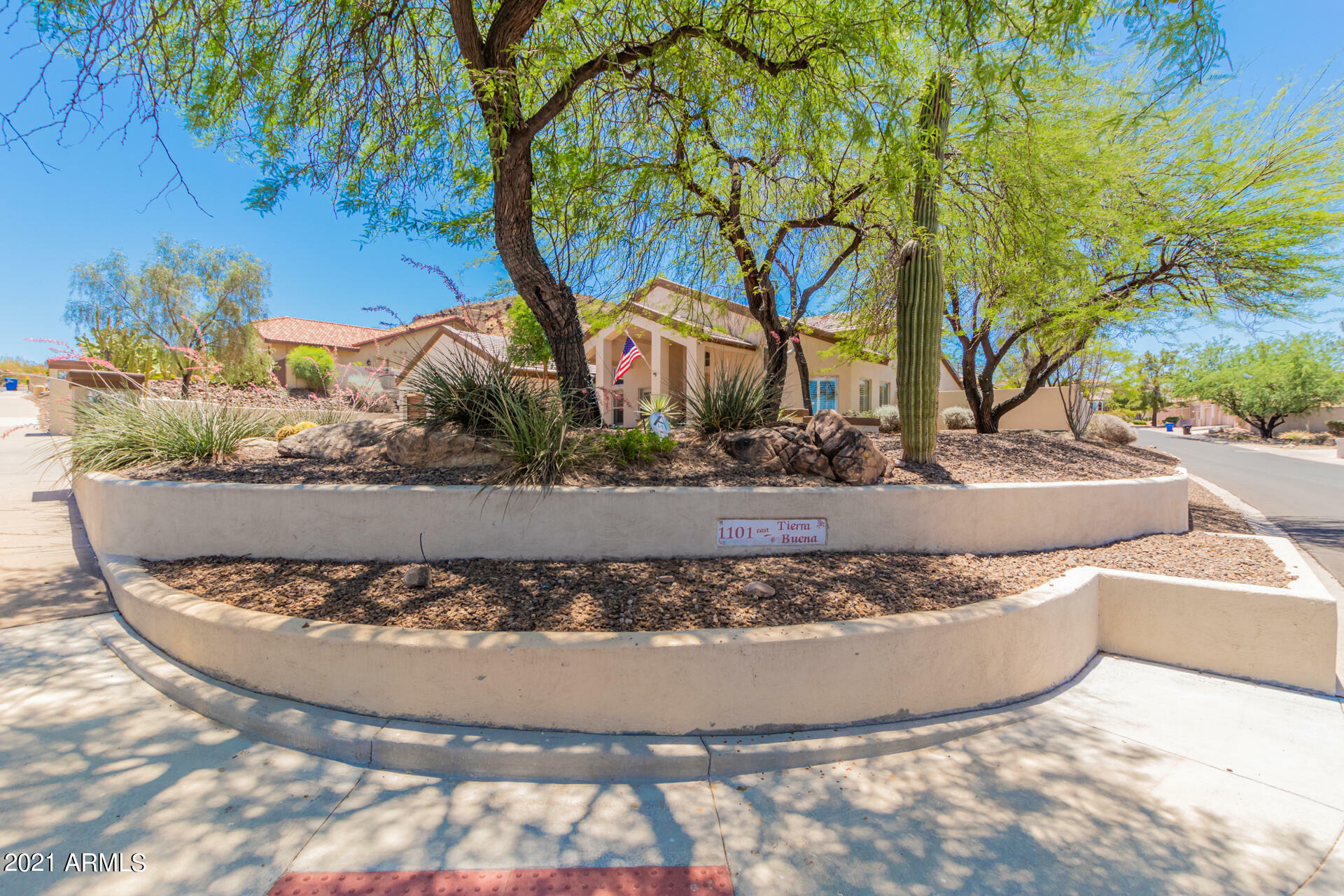 Property Photo:  1101 E Tierra Buena Lane  AZ 85022 