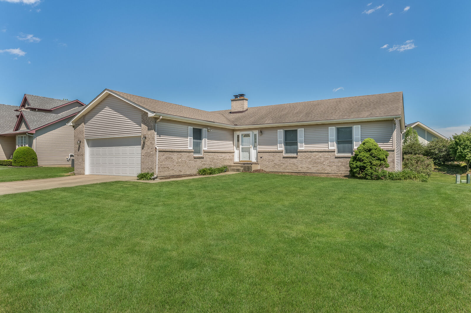 Property Photo:  305 S Dewey Street  IL 60552 