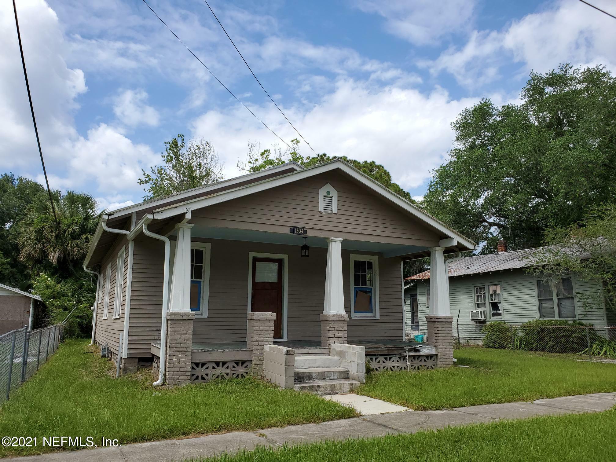 Property Photo:  1304 Laurel Street  FL 32177 