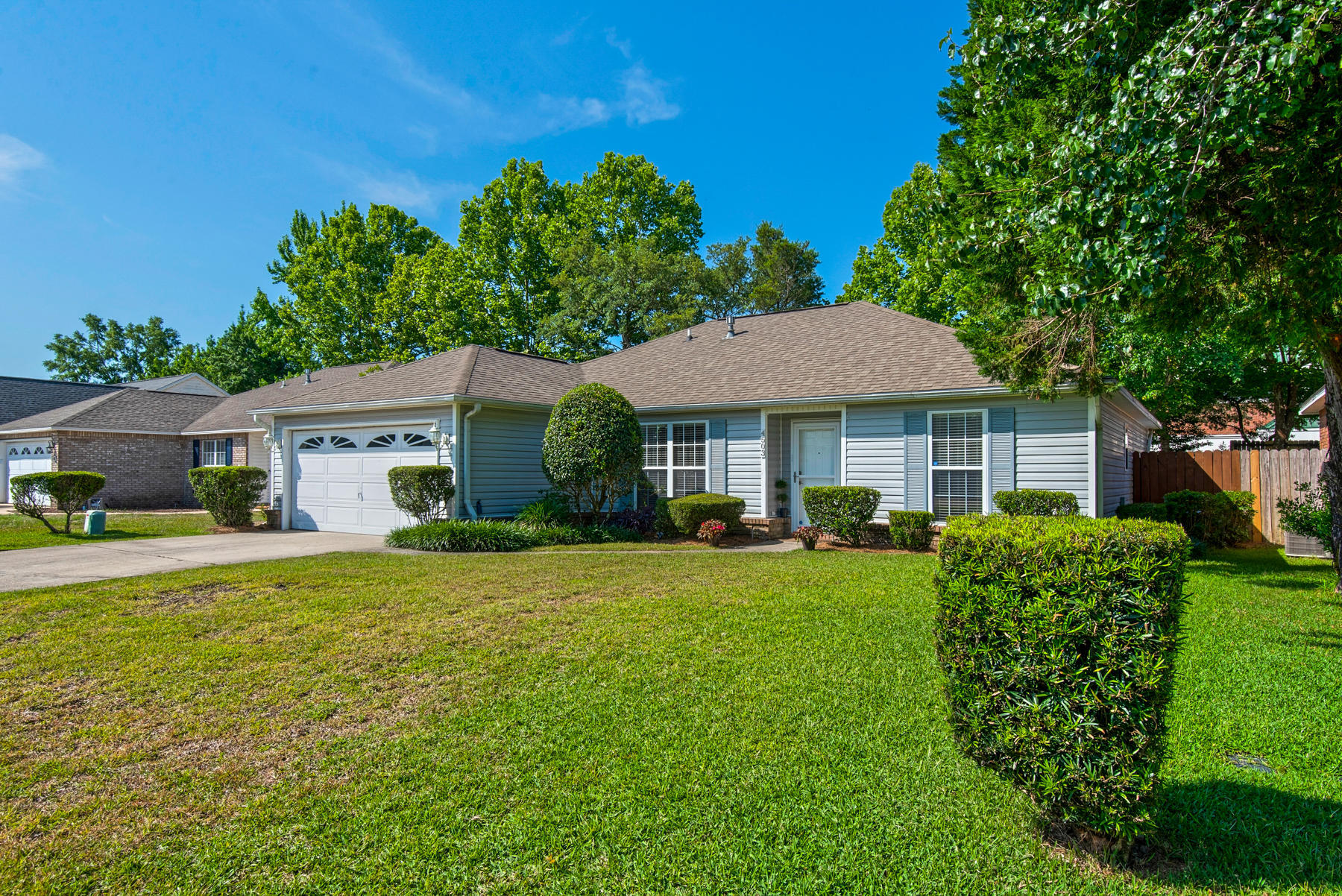 Property Photo: 4503 Parkwood Square FL 32578