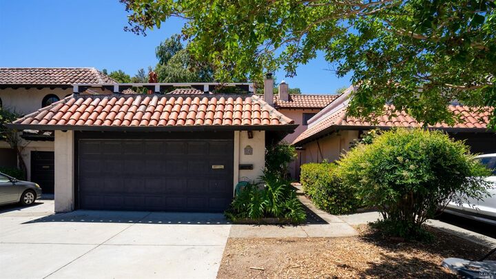 54 Grande Paseo  San Rafael CA 94903 photo