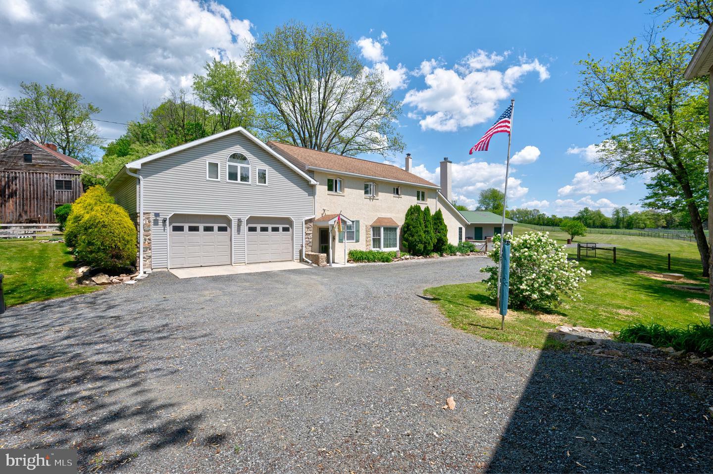 Property Photo:  810 Delong Road  PA 18011 