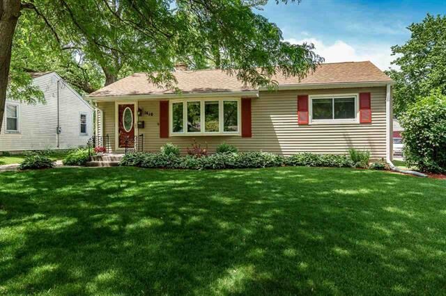 Property Photo: 1410 Roncevalles Avenue IL 61107
