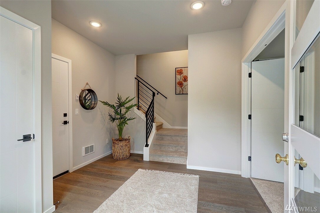 Property Photo: 4702 164th St SW B5 WA 98087