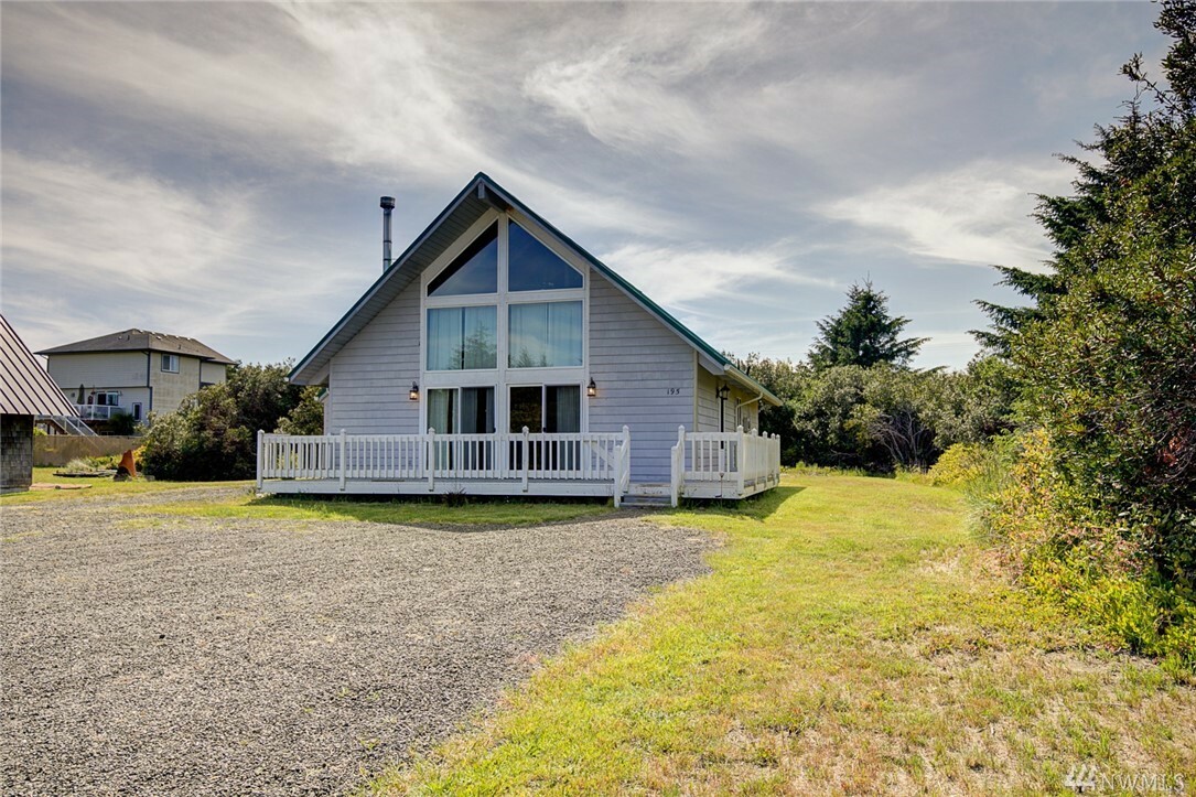 Property Photo:  195 Ocean Shores Blvd  WA 98569 