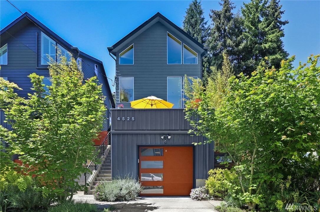 Property Photo:  4525 34th Avenue S  WA 98118 