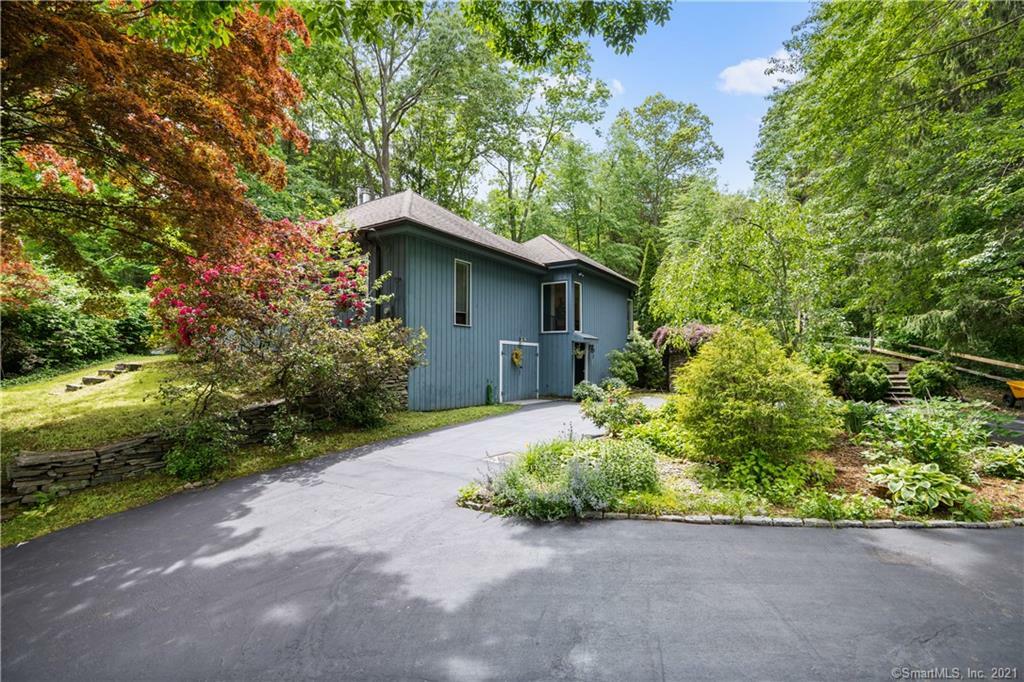 Property Photo:  123 Horse Pond Road  CT 06443 