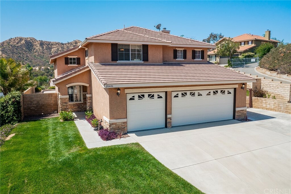 Property Photo:  28446 Knoll Court  CA 91384 