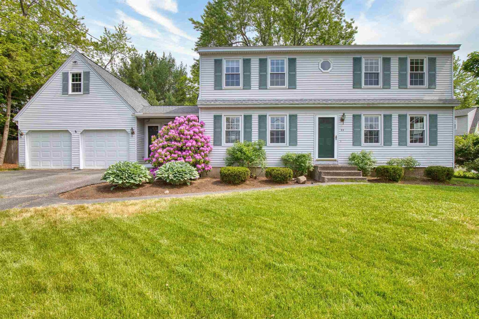 Property Photo:  44 Seminole Drive  NH 03063 