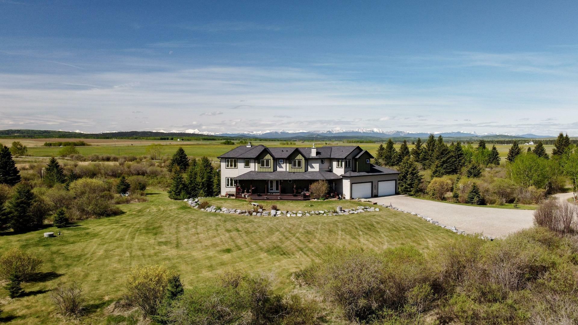 Property Photo: 241120 Range Road 40 AB T3Z 2W8