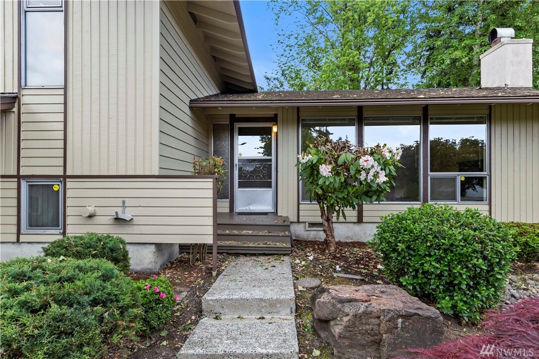 Property Photo:  14209 NE 75th St  WA 98052 