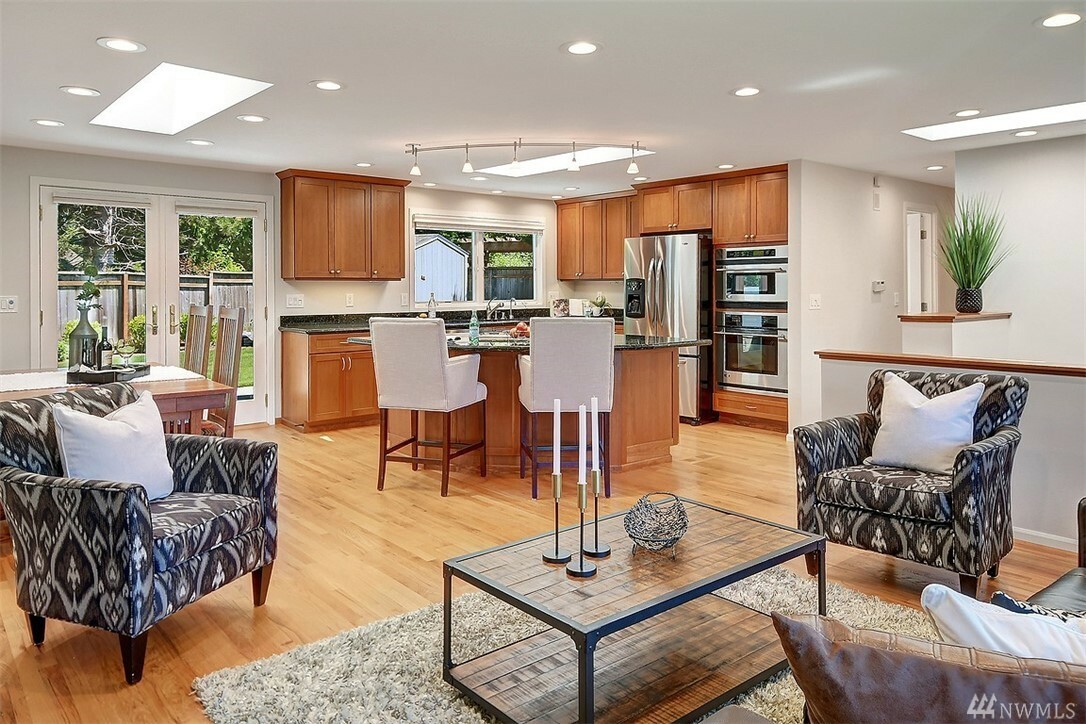 Property Photo: 15904 SE 1st St WA 98008