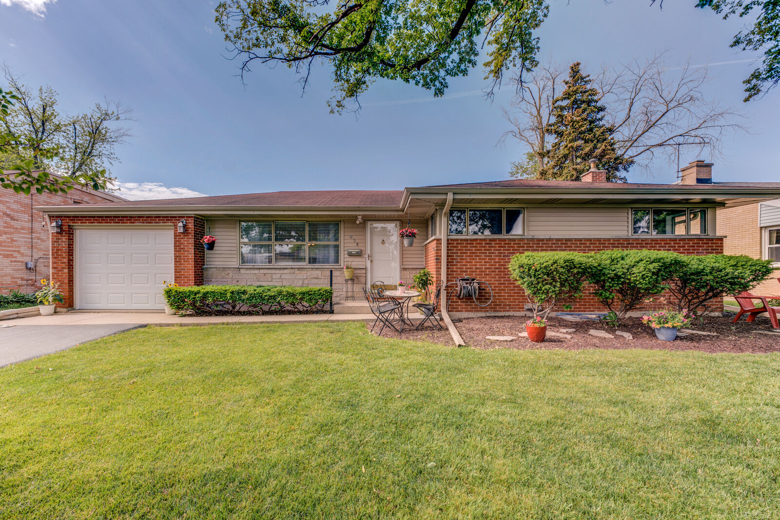 Property Photo:  436 E Park Avenue  IL 60126 