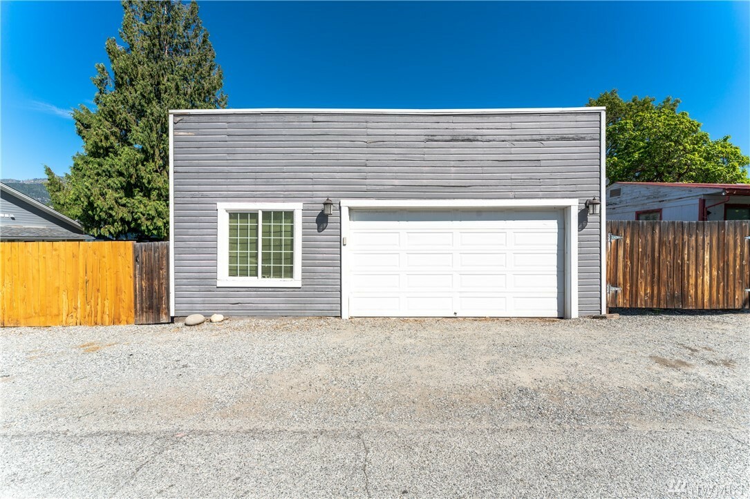 Property Photo:  188 S Harris Ave  WA 98831 