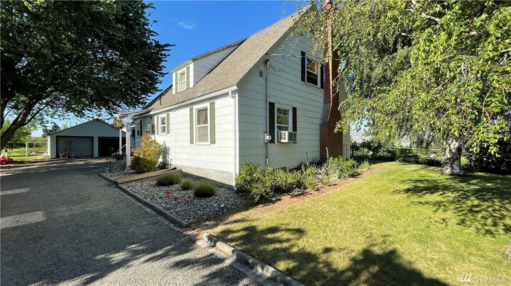 Property Photo: 45 Dixon Rd WA 98841