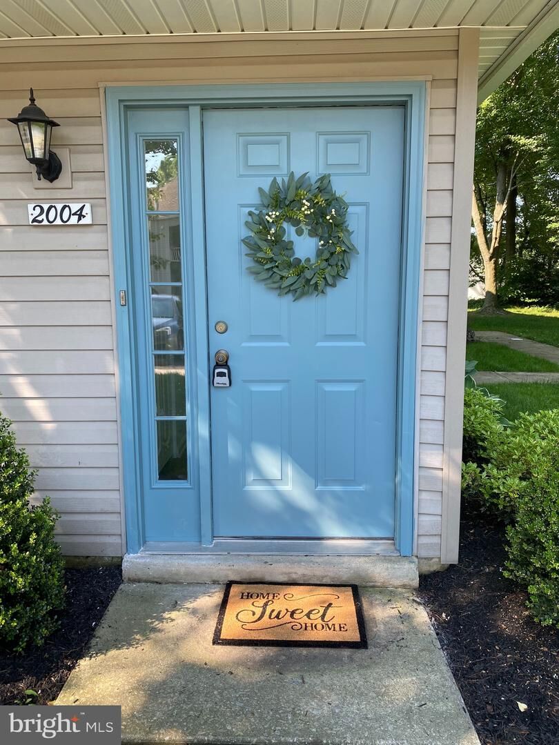 Property Photo:  2004 Tanglewood Court  NJ 08080 