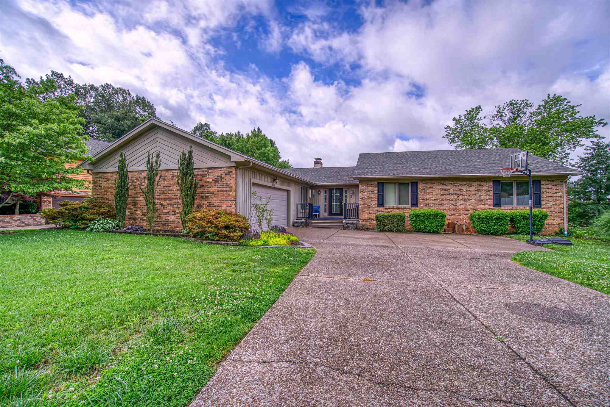 Property Photo: 5655 Sherwood Court IN 47630
