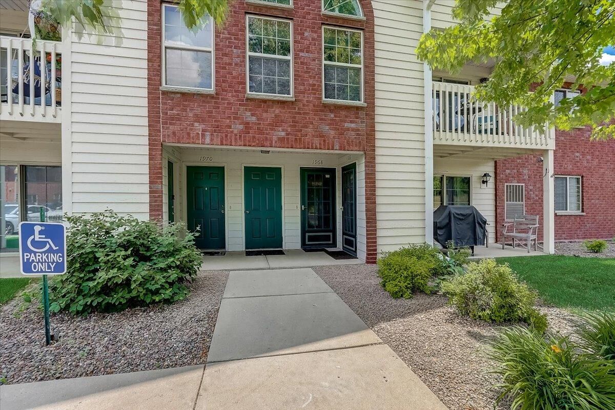 Property Photo: 1968 Parknoll Ln WI 53074