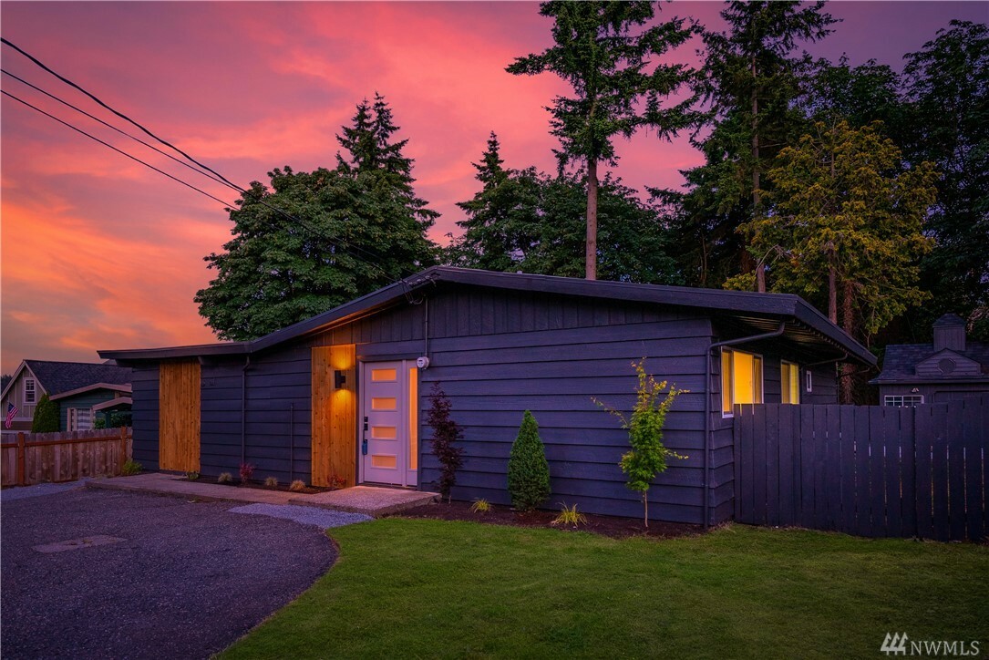 Property Photo: 209 NW 6th St WA 98057