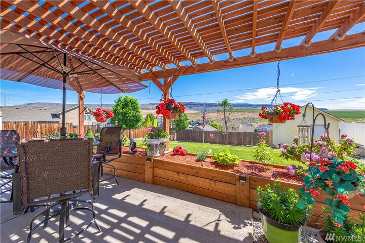 Property Photo: 2385 Silo Dr WA 98802