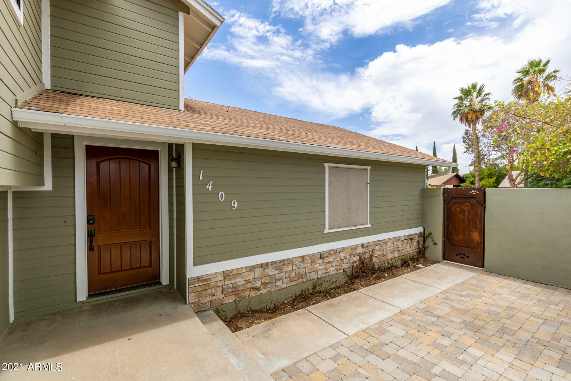 Property Photo:  1409 N 62nd Place  AZ 85205 