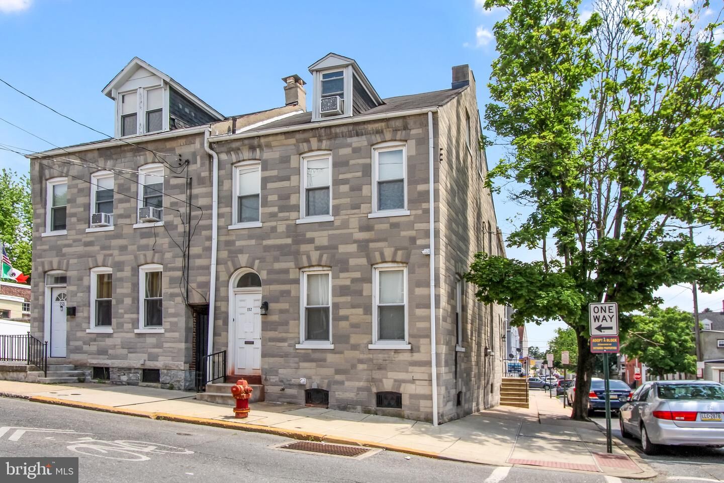Property Photo: 552 W Vine Street PA 17603