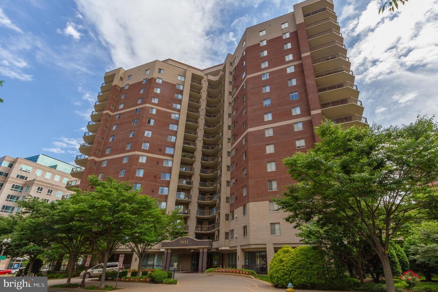 Property Photo: 901 N Monroe Street 410 VA 22201