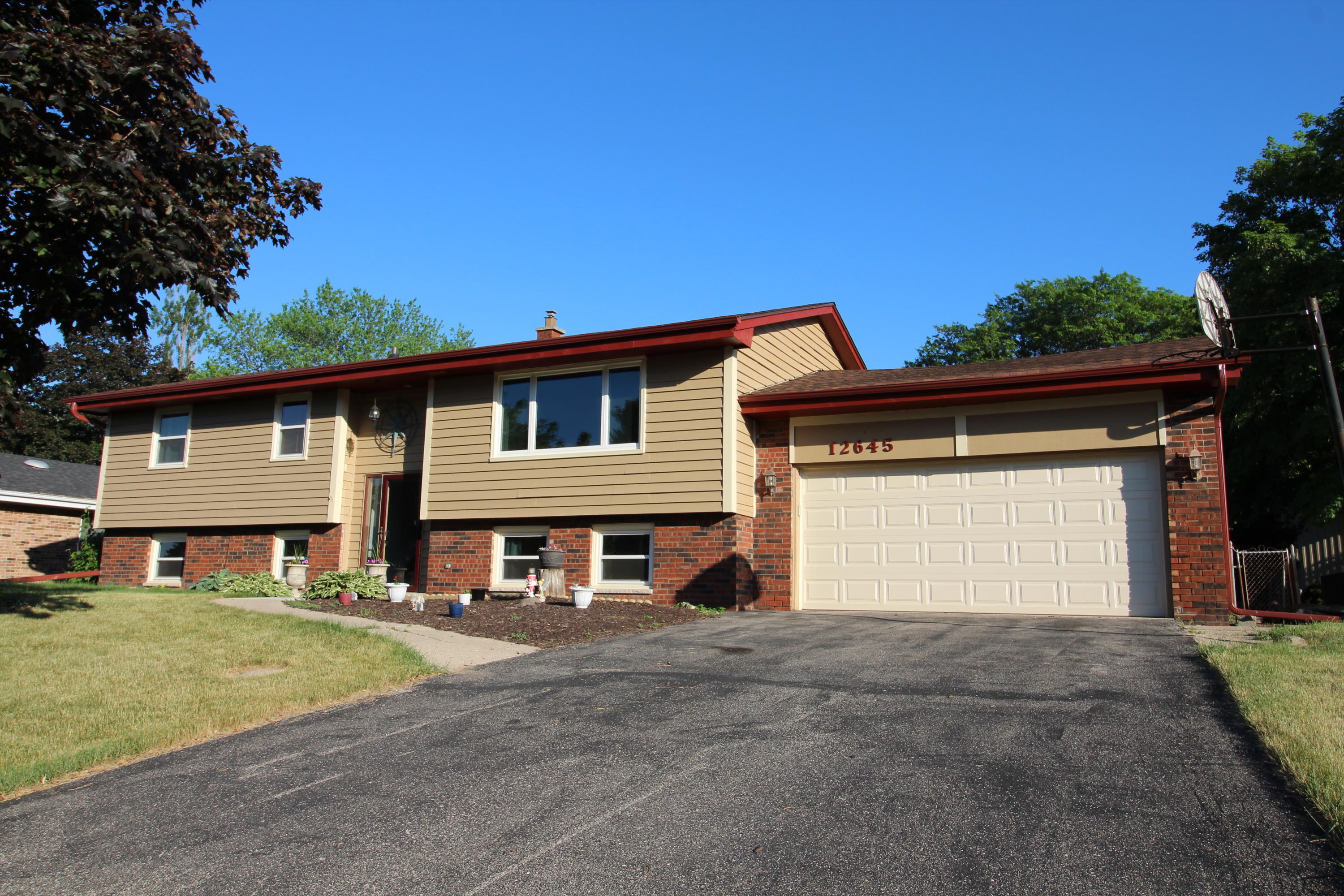 Property Photo: 12645 W Wilbur Dr WI 53151