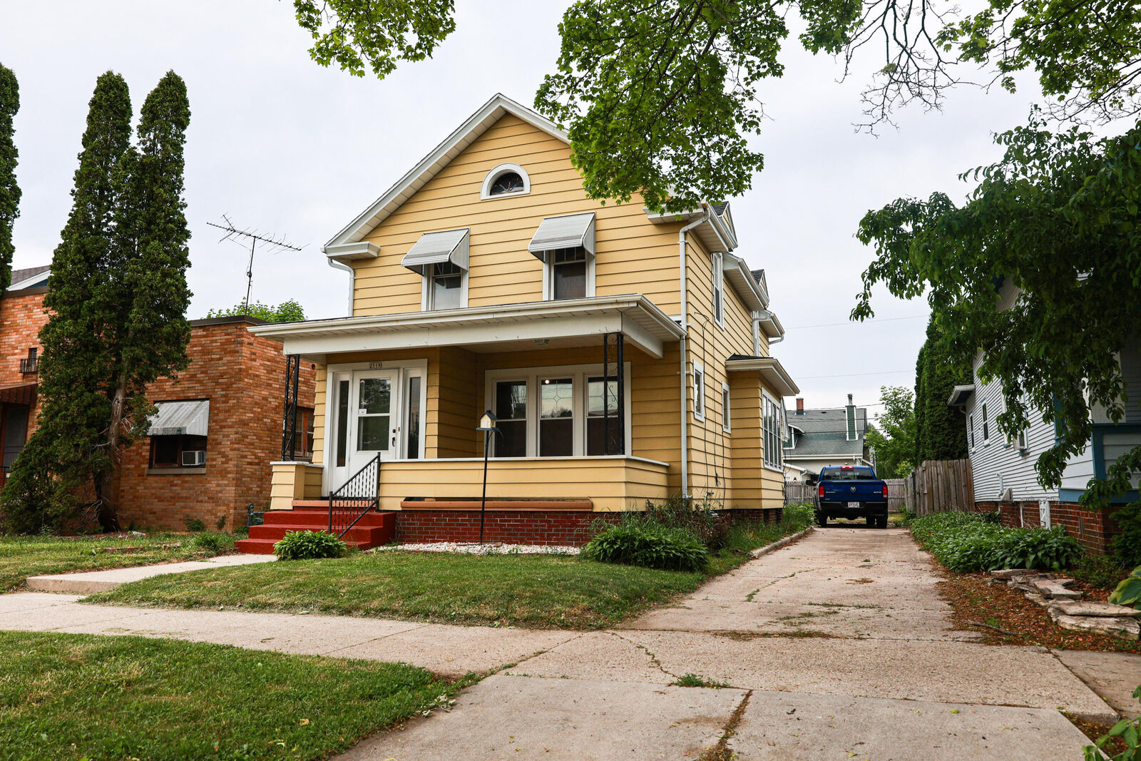 Property Photo: 2519 N 13th St WI 53083