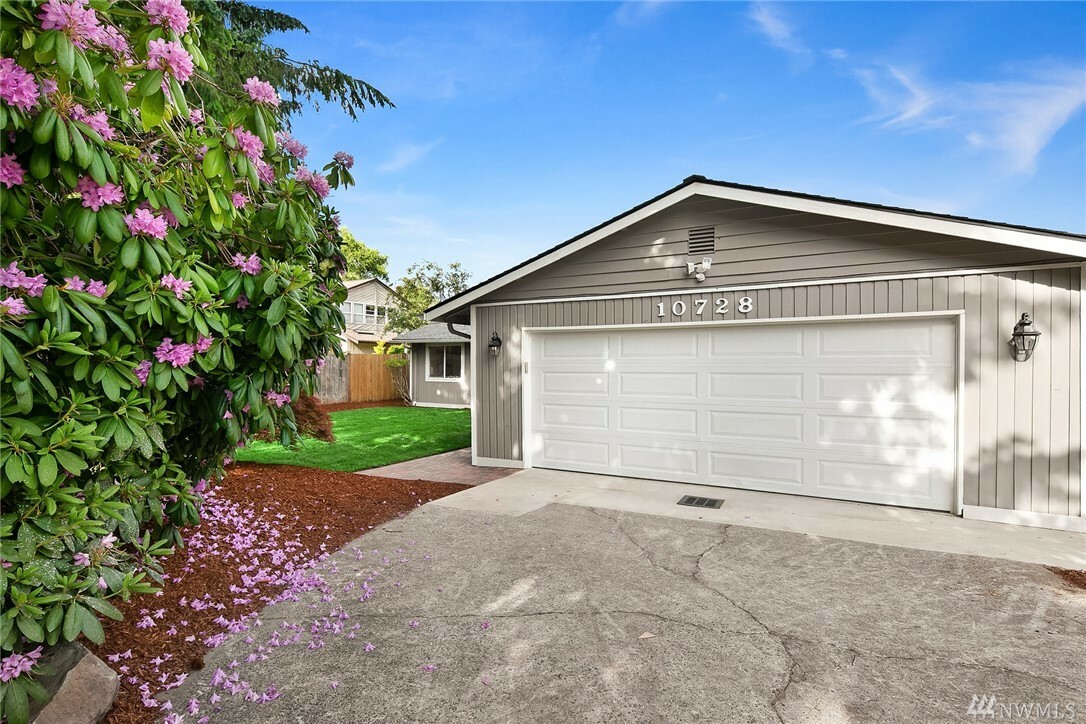 Property Photo: 10728 28th Ave NE WA 98125