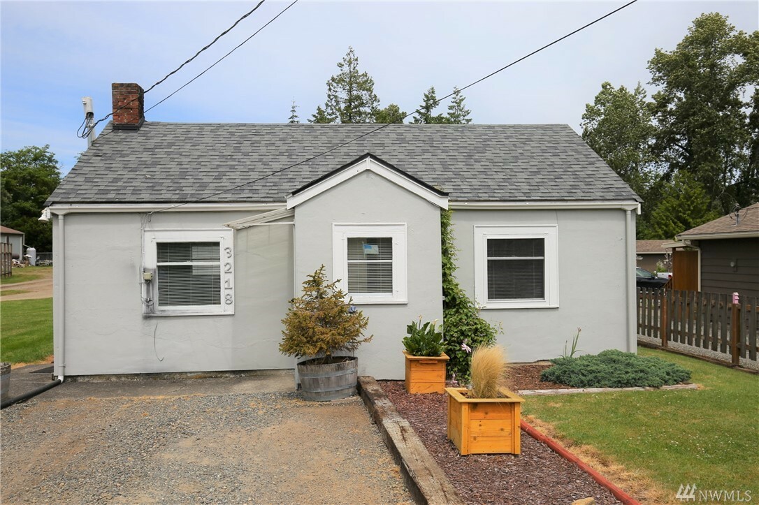 Property Photo:  3218 Cherrywood Ave  WA 98225 