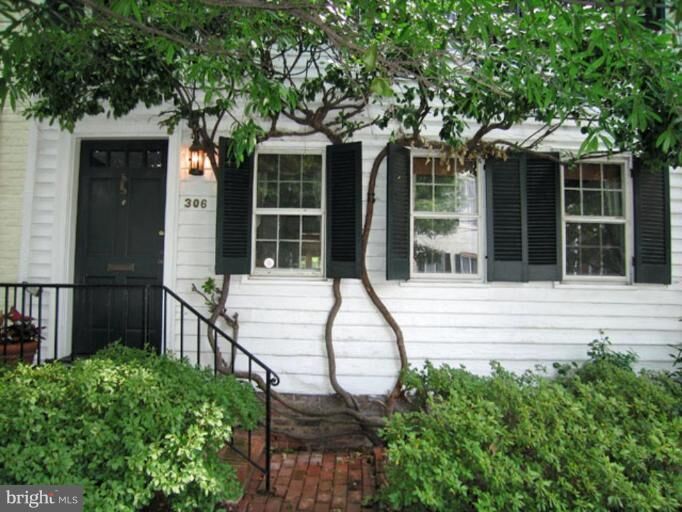 Property Photo:  306 Duke Street  VA 22314 