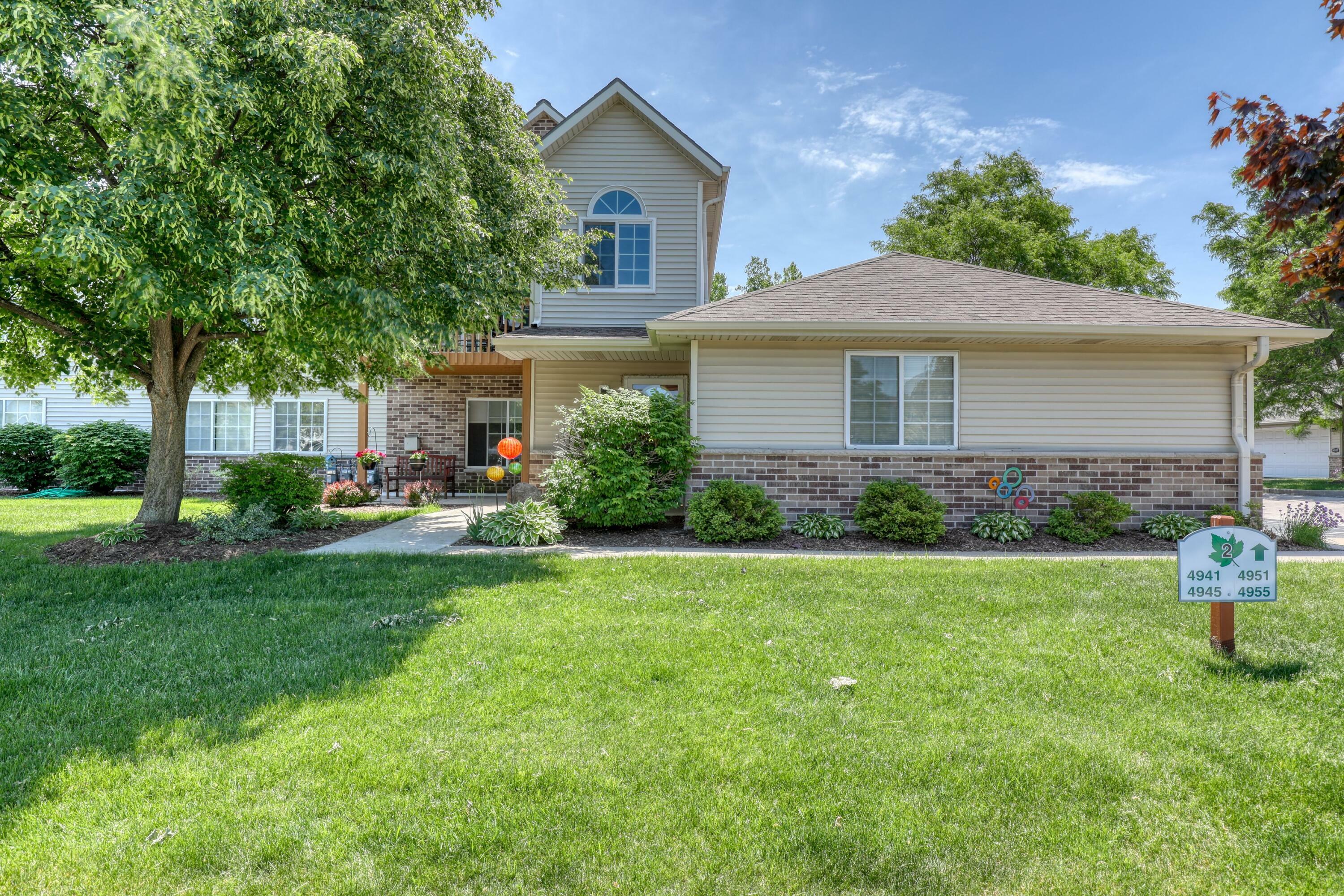 Property Photo: 4941 W Maple Leaf Cir WI 53220