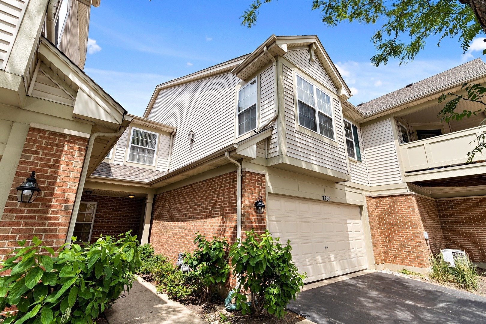 Property Photo: 2251 Rockefeller Drive 2251 IL 60134