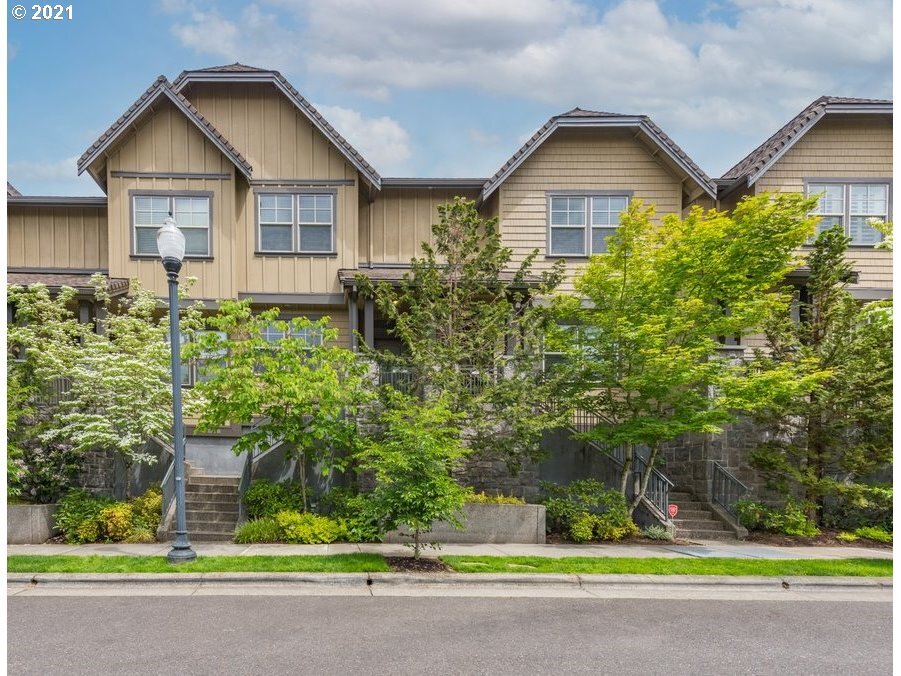 Property Photo: 672 SW Rustica Ter OR 97225