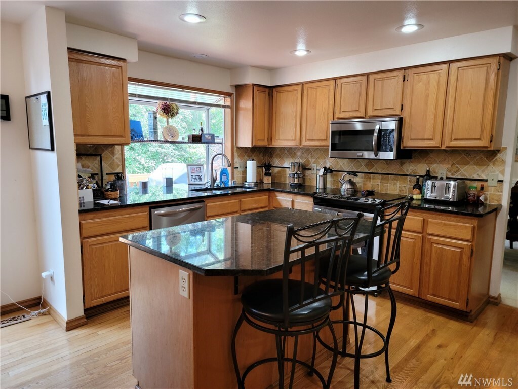 Property Photo: 21025 103rd Ave SE WA 98031