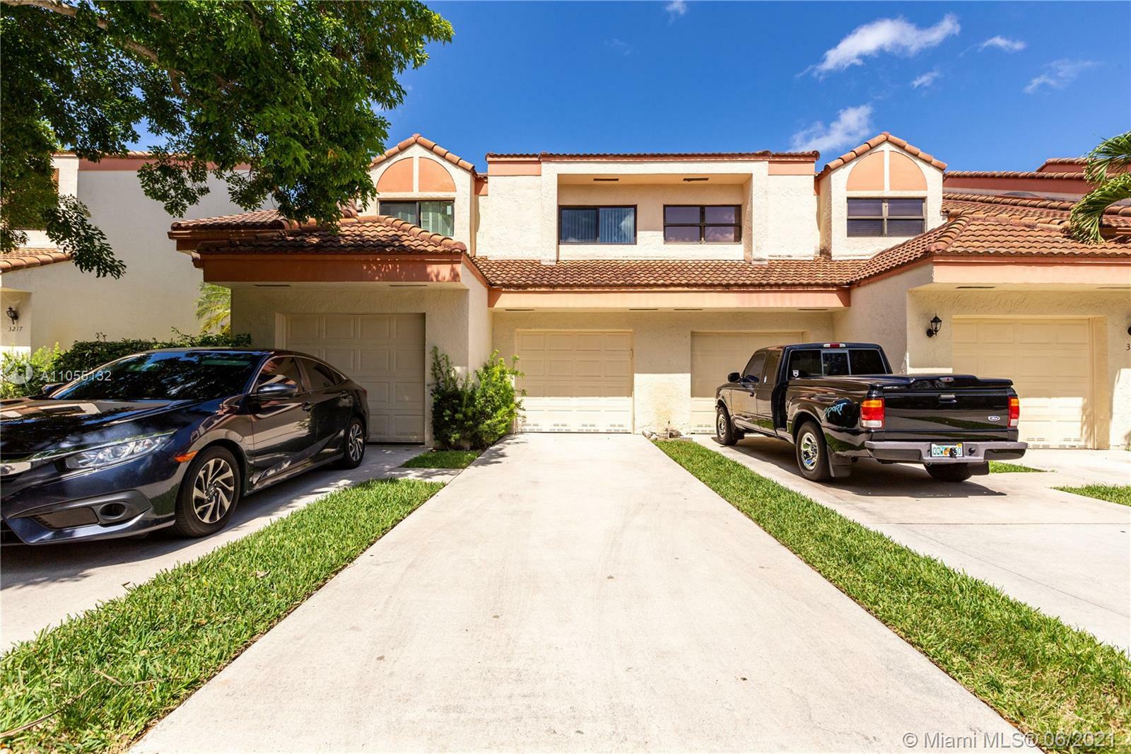 Property Photo:  3213 Old Oak Ln 1102  FL 33021 