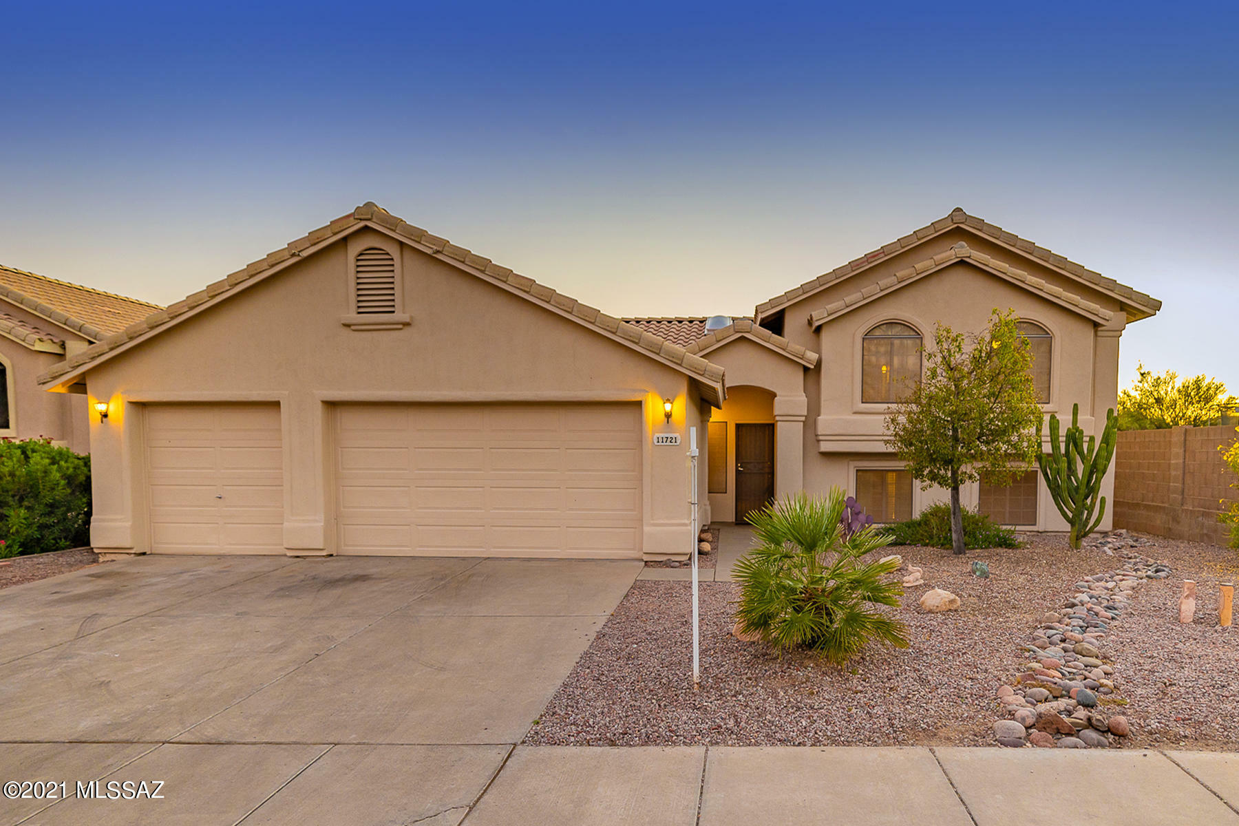 Property Photo: 11721 N Skywire Way AZ 85737