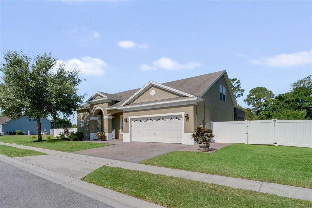 Property Photo:  8712 Irmastone Way  FL 32817 