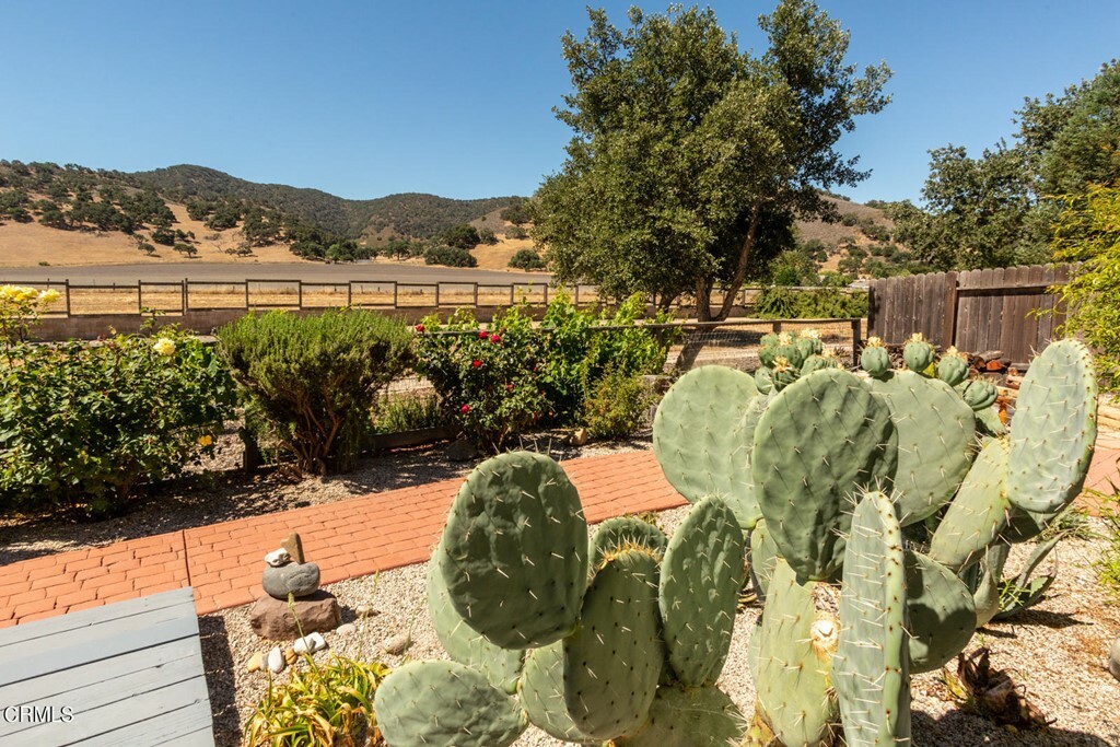 Property Photo:  928 Vintage Way  CA 93440 