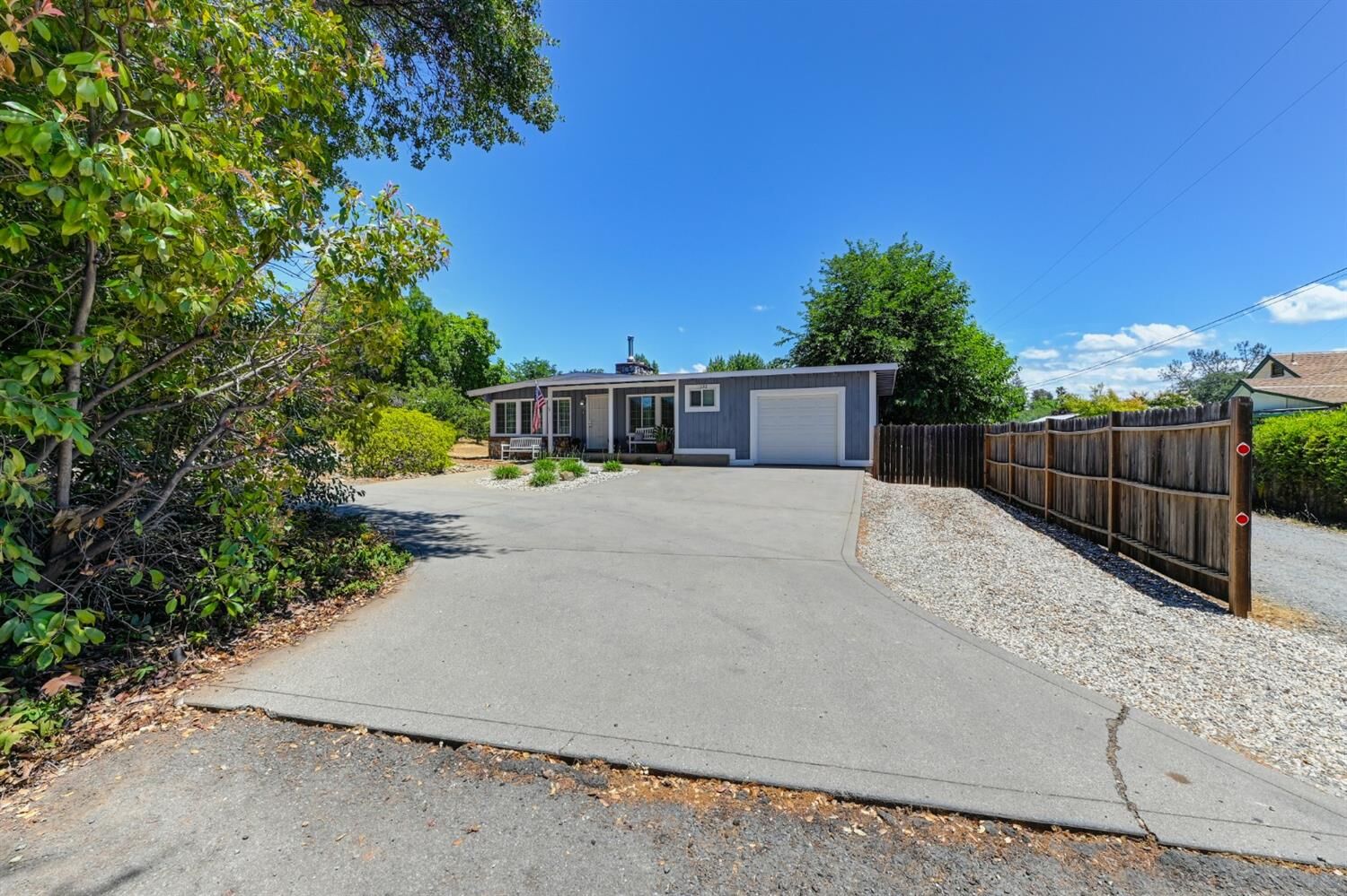 Property Photo: 1202 Oak Ridge Way CA 95603