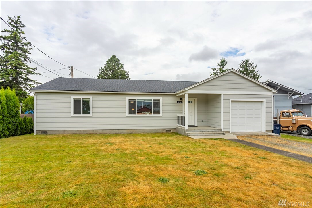 Property Photo:  110 Morton St  WA 98295 