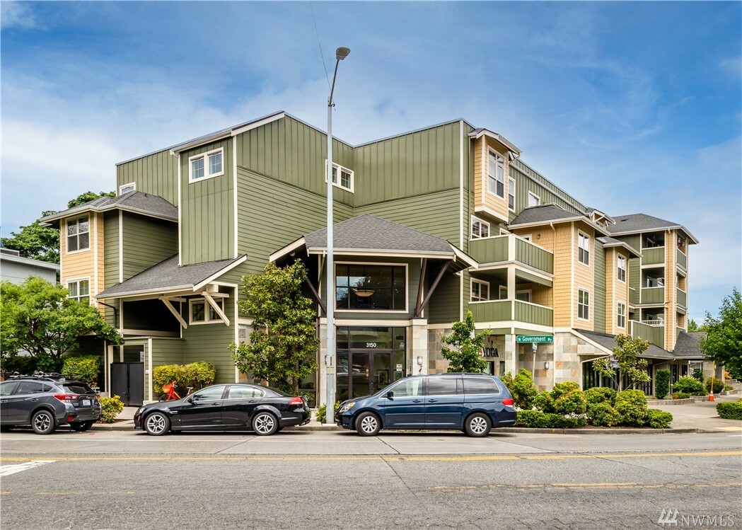 Property Photo:  3150 W Government Way 308  WA 98199 