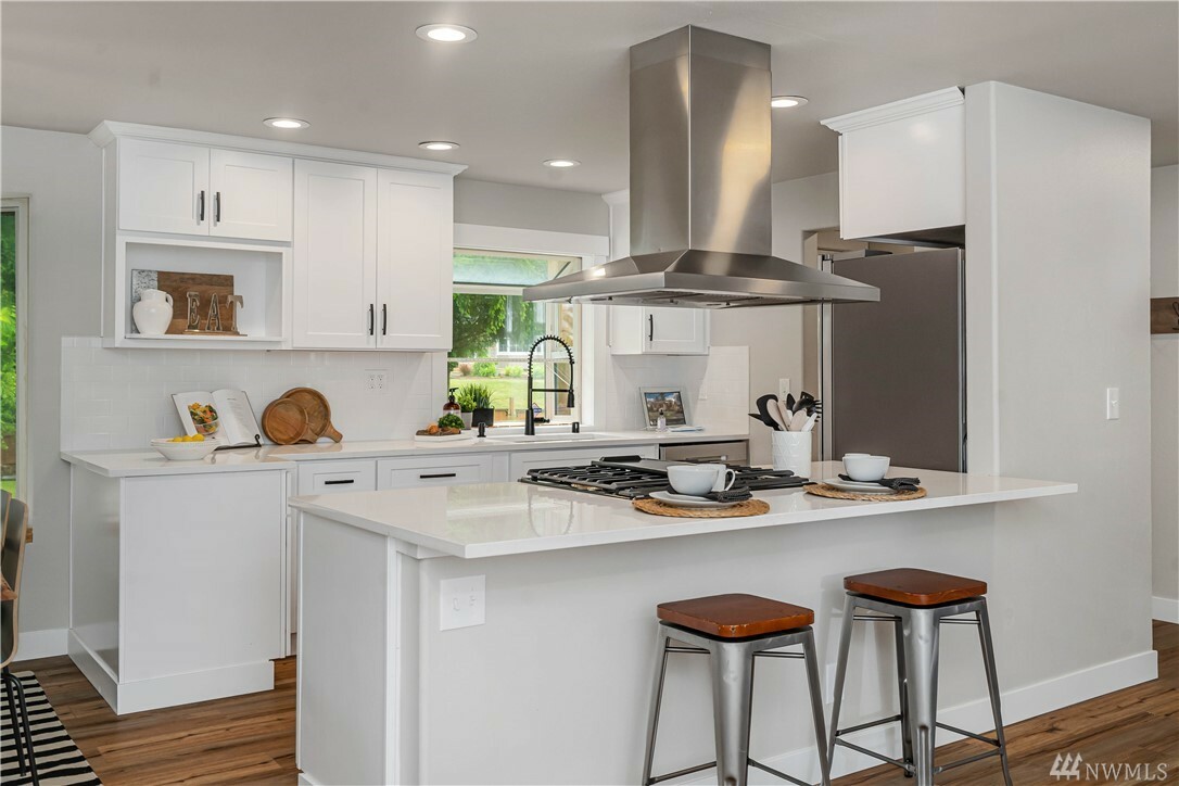 Property Photo: 15718 207th Place SE WA 98059