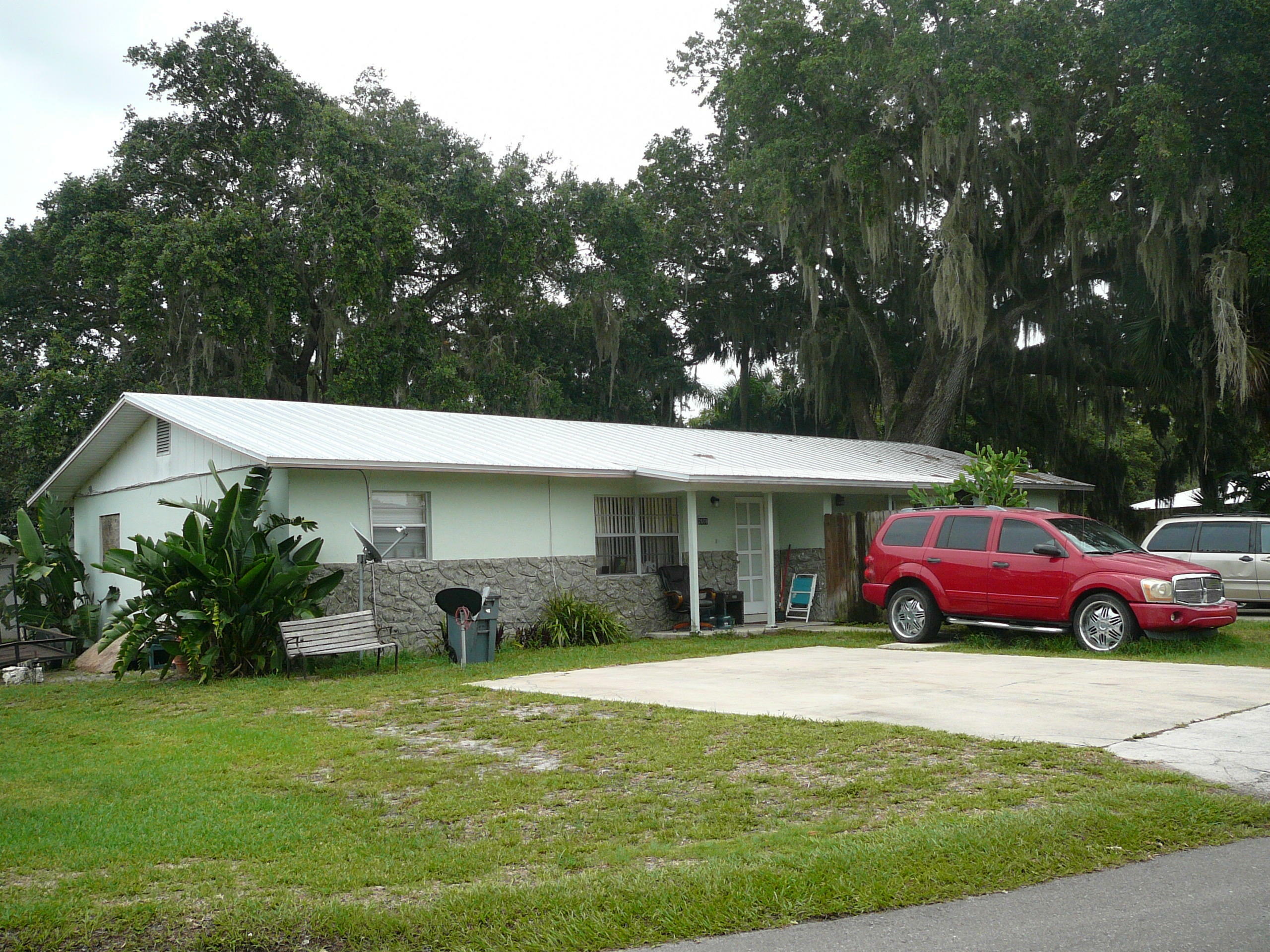 Property Photo:  2602 Seneca Avenue  FL 34946 