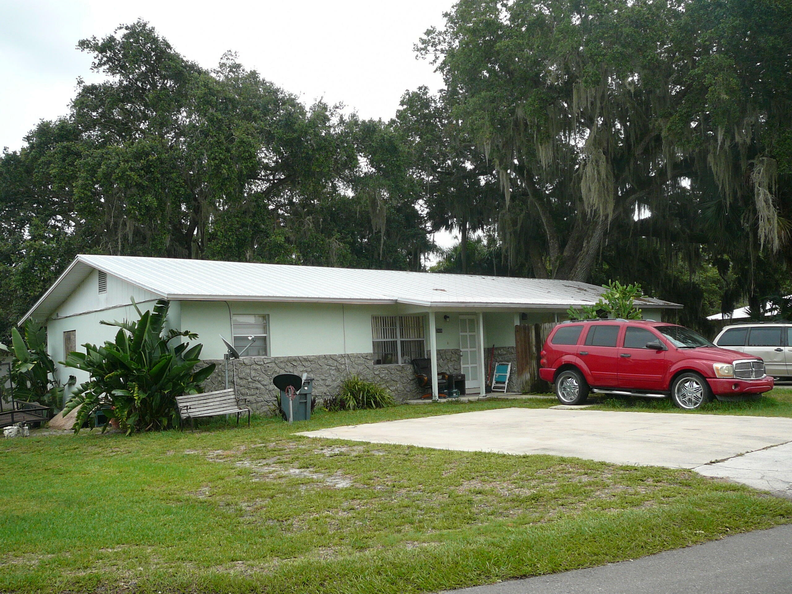 Property Photo:  2584 Seneca Avenue  FL 34946 